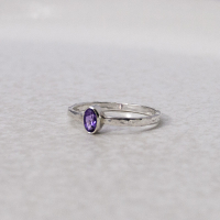 ZILVEREN RING MET OVALE PAARSE AMETHIST MAAT 16.5