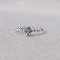 ZILVEREN RING MET OVALE BLAUWE TOPAAS MAAT 17.5