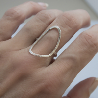 ORGANISCH GEHAMERDE RING IN ZILVER