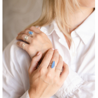 ZILVEREN RING MET BLAUWE OPAAL MAAT 17.5