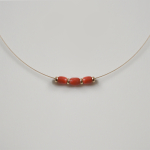 BLOEDKORAAL KETTING MET 14KT GOUDEN KRALEN