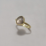 14K GOUDEN RING MET LICHTE SPINEL MAAT 16.5