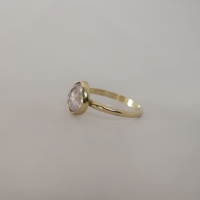 14K GOUDEN RING MET LICHTE SPINEL MAAT 16.5