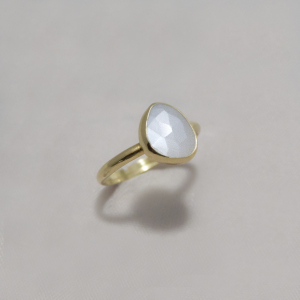 UNIQUE RING WITH MOONSTONE 