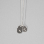 KETTING MET INITIALEN HANGER IN ZILVER