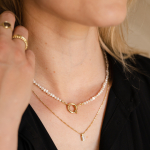 PARELKETTING MET GOUDEN VEERRING