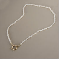 PARELKETTING MET GOUDEN VEERRING