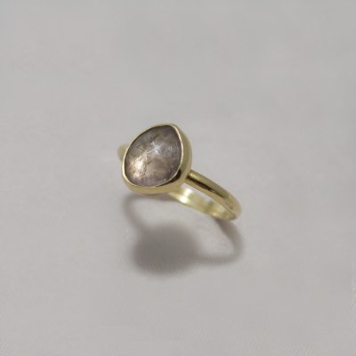14CT GOLDEN RING WITH LIHT COLORED SPINEL SIZE 16.5