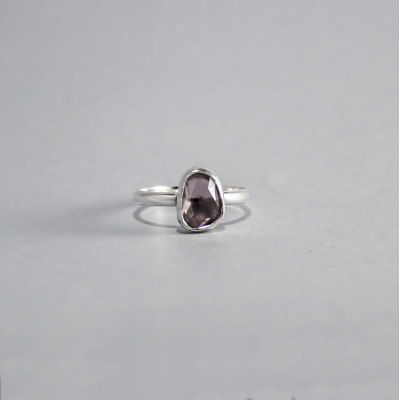 UNIEKE RING MET PAARSE SPINEL MAAT 15 
